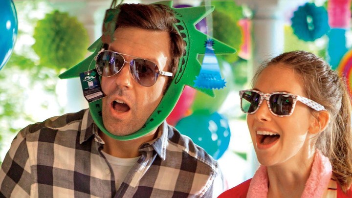 Movie Review Sleeping With Other People Carries On The Rebellious Rom Com Tradition The Atlantic