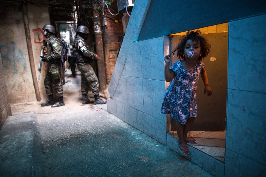 Army Troops Deployed In Rio Slum To Fight Drug Gang Violence The Atlantic