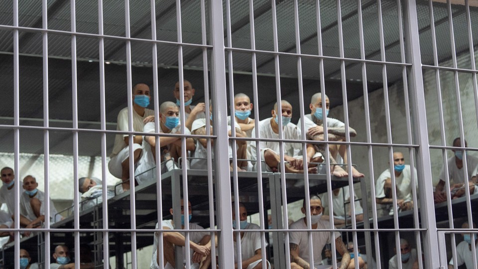 Picture of prisoners in Salvadorean jail
