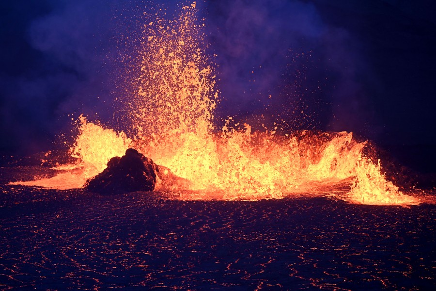 A New Eruption of Iceland’s Fagradalsfjall Volcano - The Atlantic