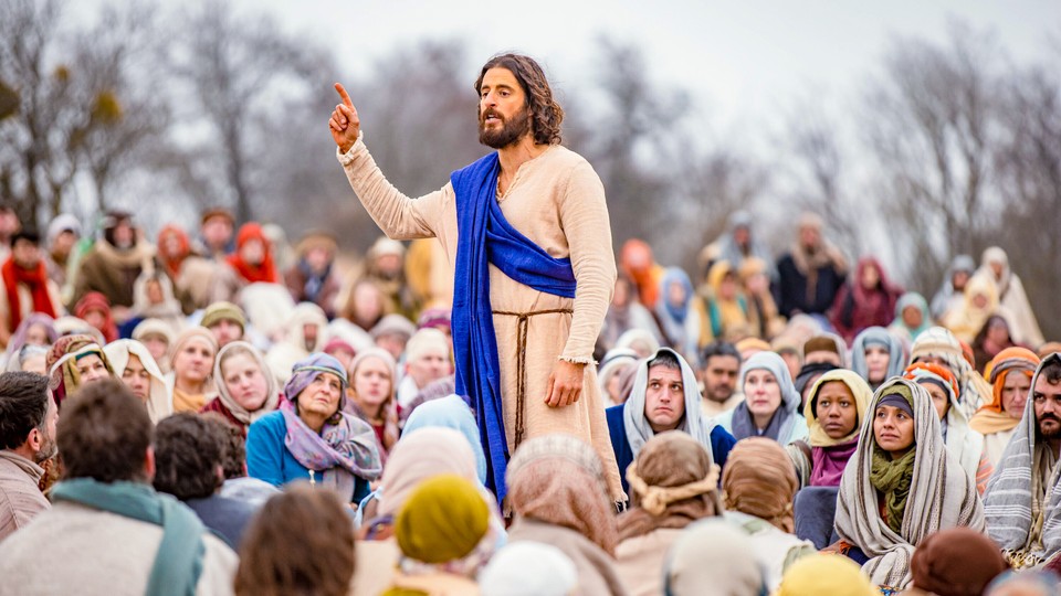 Jesus preaching to a crowd in 'The Chosen'