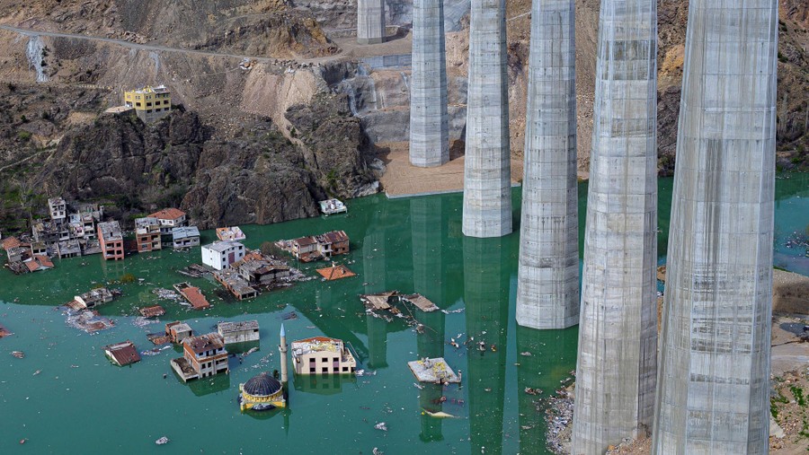 Photos A Turkish Town Swallowed by a Rising Reservoir The Atlantic