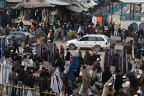 Afghan shoppers in downtown Kabul 