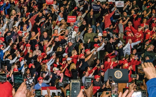 photo of Trump rally crowd standing with arms and smartphone cameras raised waiting for his entrance