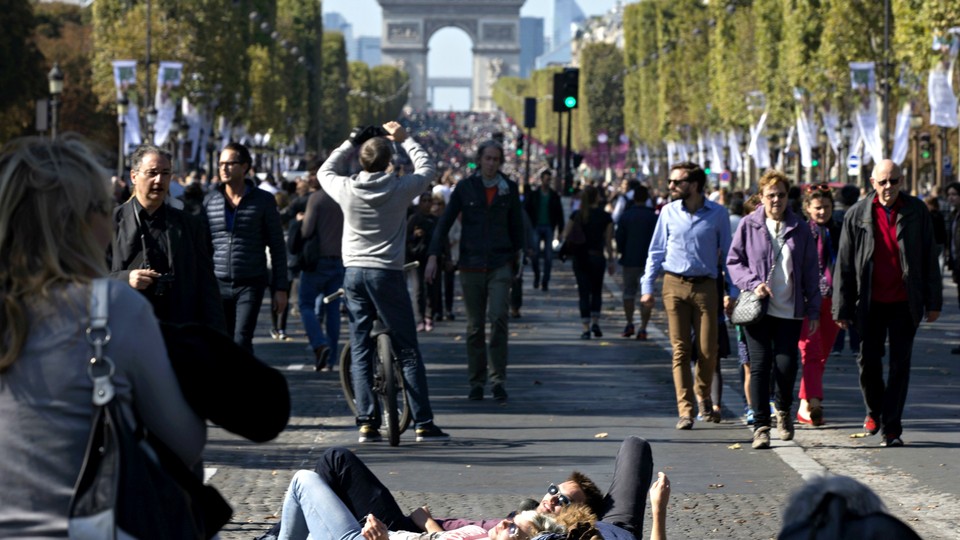 Paris Goes Car-Free Before a Major Climate Meeting - The Atlantic