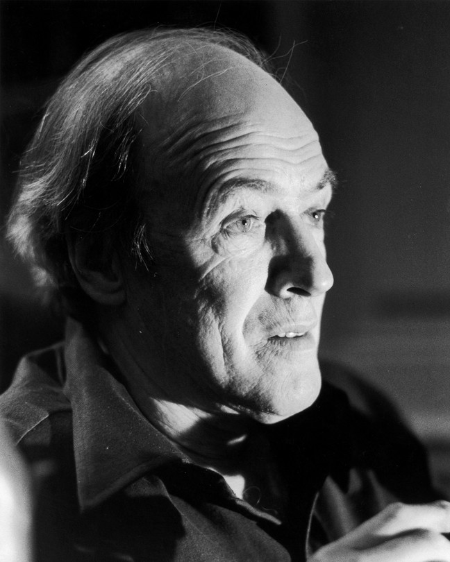 Black-and-white photo of Roald Dahl in profile