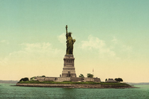 A photomechanical print of the Statue of Liberty, produced in 1905.