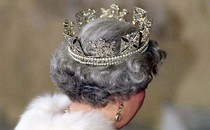 Picture of the back of Queen Elizabeth II