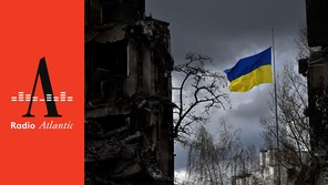 A photo splice of the black-and-white "Radio Atlantic" logo on a red background (on the left) and a photo of the Ukrainian flag in a damaged cityscape (on the right)