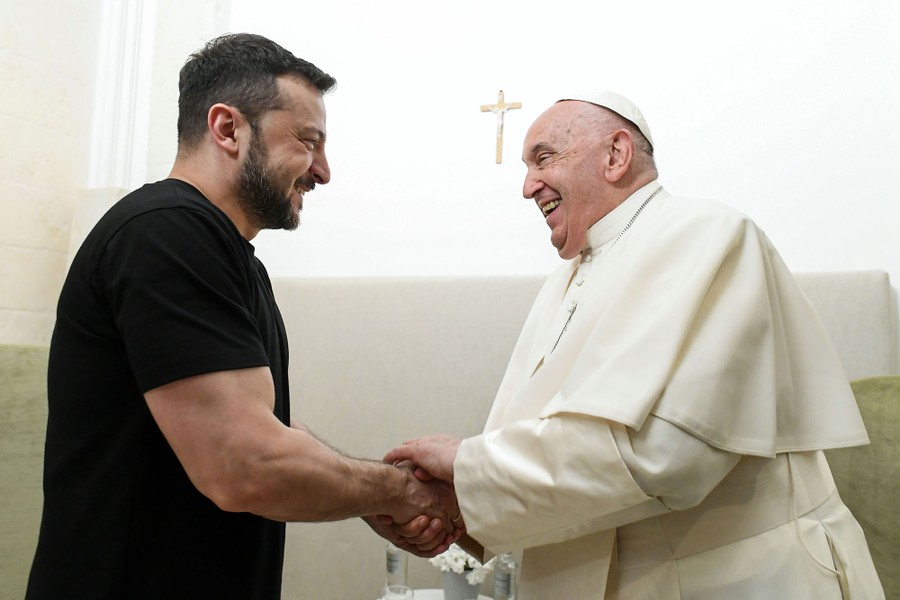 Pope Francis shakes hands with Volodymyr Zelensky.