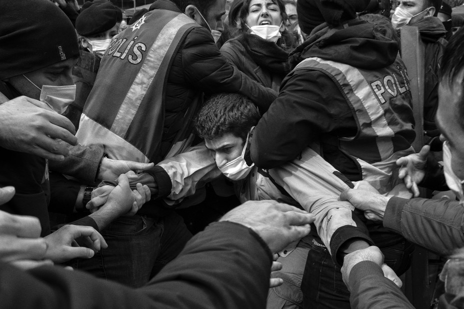 Picture of protests to support Bogaziçi students who were arrested for displaying a rainbow flag.