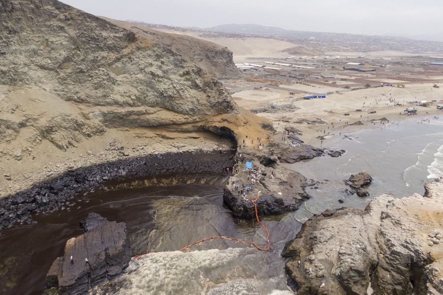 Photos: An Oil Spill Causes an Environmental Emergency in Peru - The ...