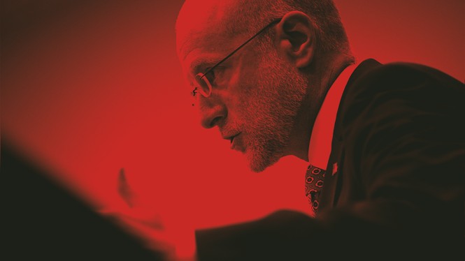 برندن کر در برابر زیرکمیته خدمات مالی و دولت عمومی مجلس نمایندگان شهادت می‌دهد