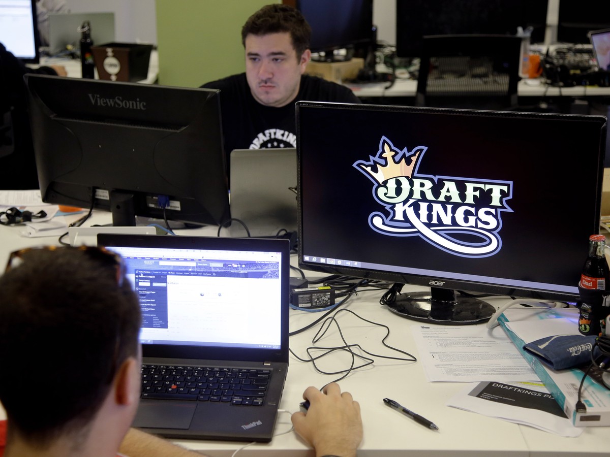 DraftKings or FanDuel? Comparison Of Fantasy Sports, Sports Betting Leaders