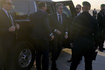 Secretary of State Antony Blinken exits a vehicle in order to board a plane in Riyadh.