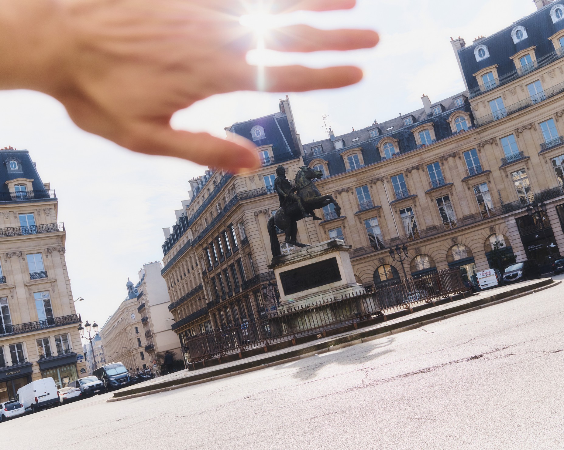 Picture of Caity on tour with the guide at Place des Victoires