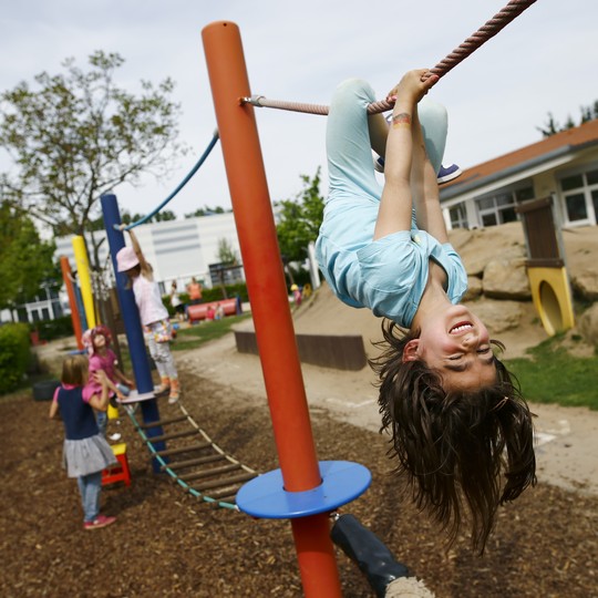 The Falling Death Elevator In People Playground (5) 