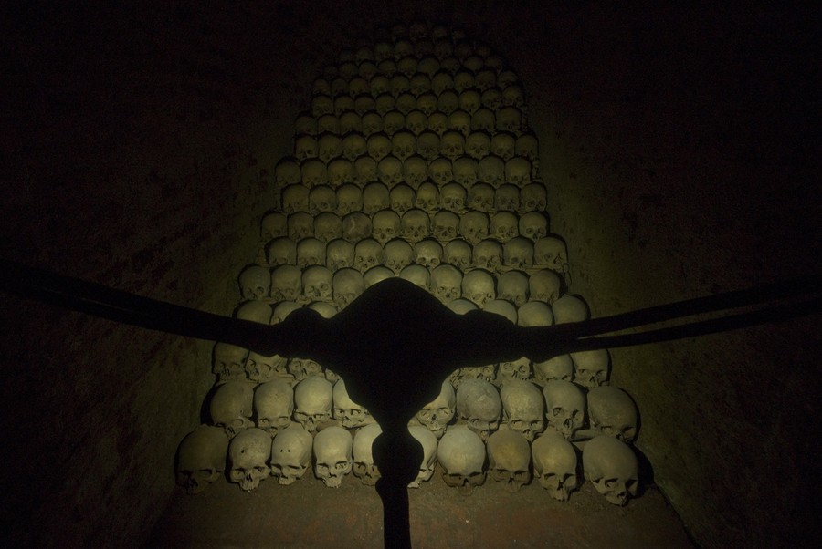 skull and bones tomb skull and bones tomb