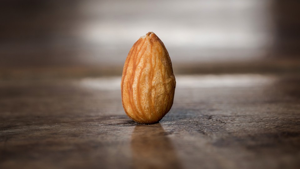 Advantages of almonds.. That is what occurs to your physique once you eat a handful day by day for 4 weeks