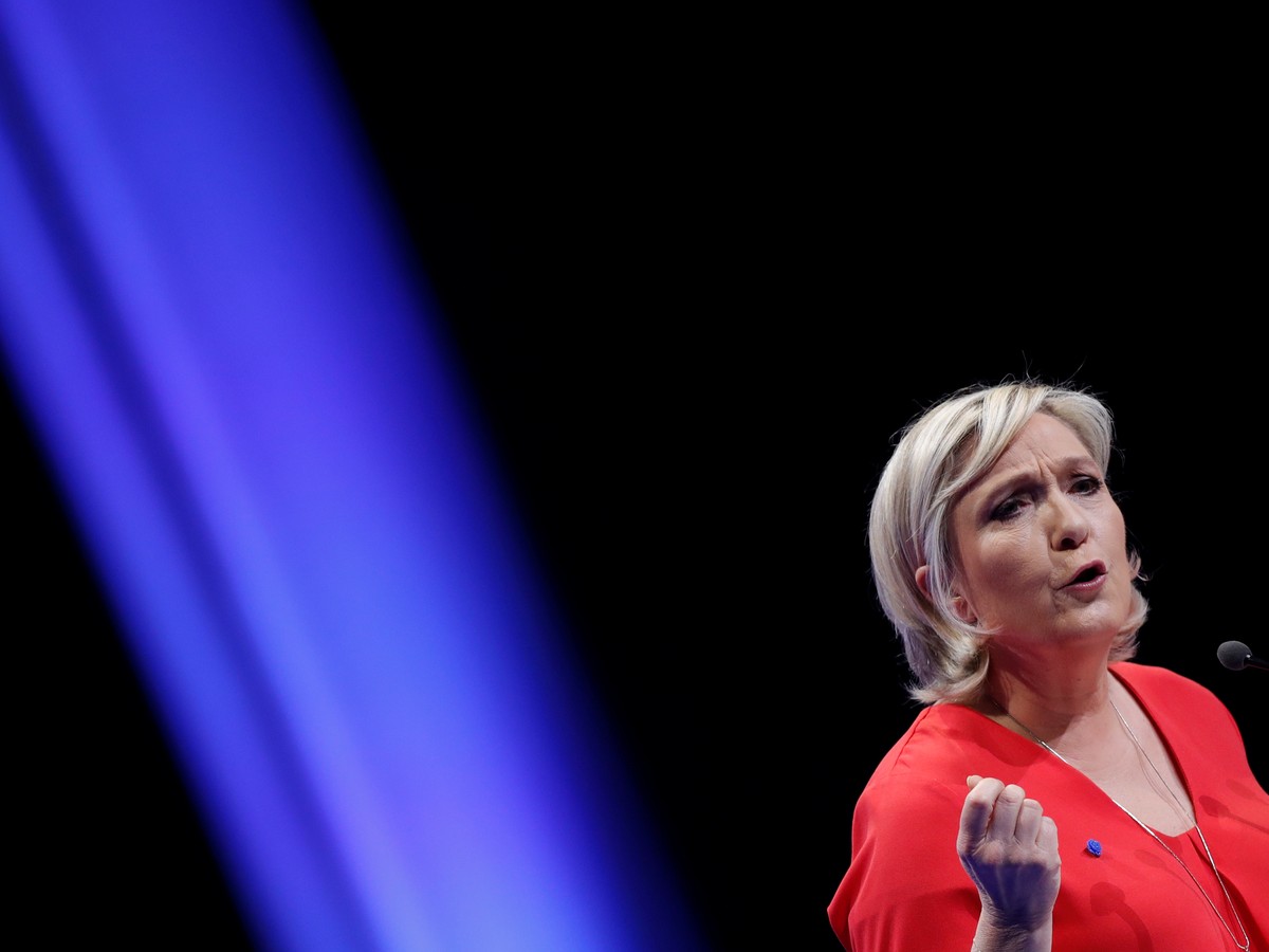 France's Le Pen proposes referendum on immigration if elected