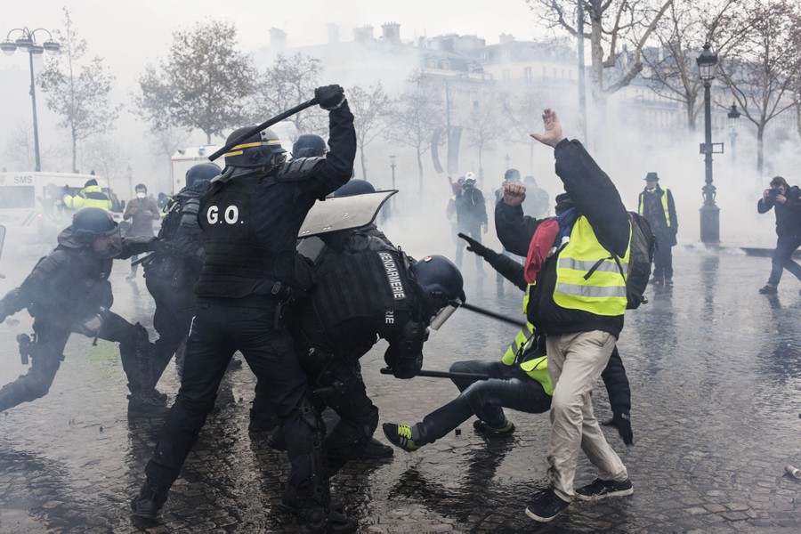 Photos of the Paris “Yellow Vest” Riots - The Atlantic