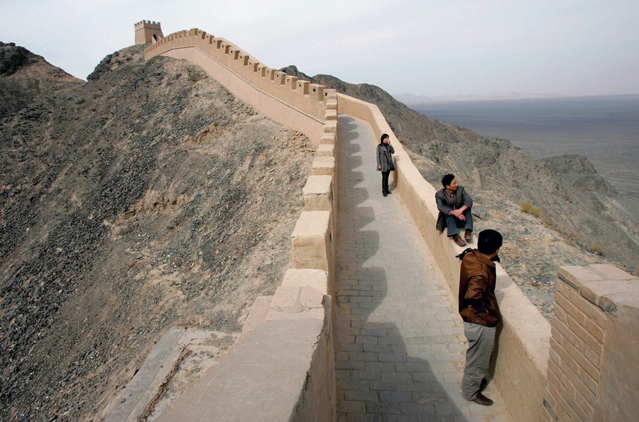 The Great Wall of china traces its routover the mountainous region nera  Netranyu Stock Photo - Alamy