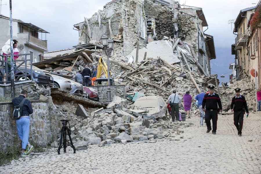 An Earthquake in Central Italy Topples Buildings, Killing Dozens - The ...