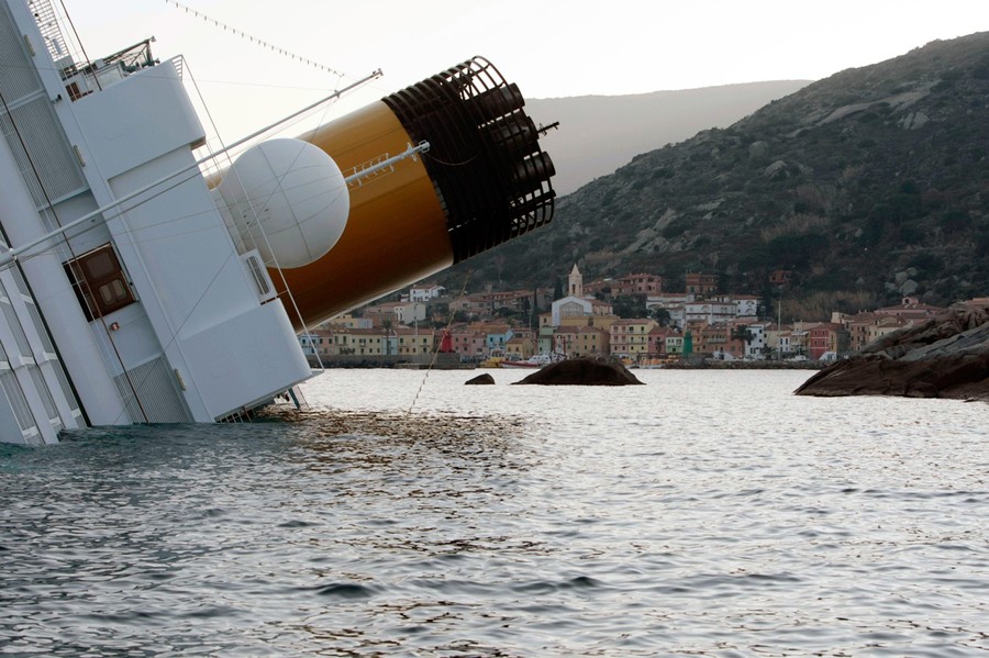 cruise sank 2012