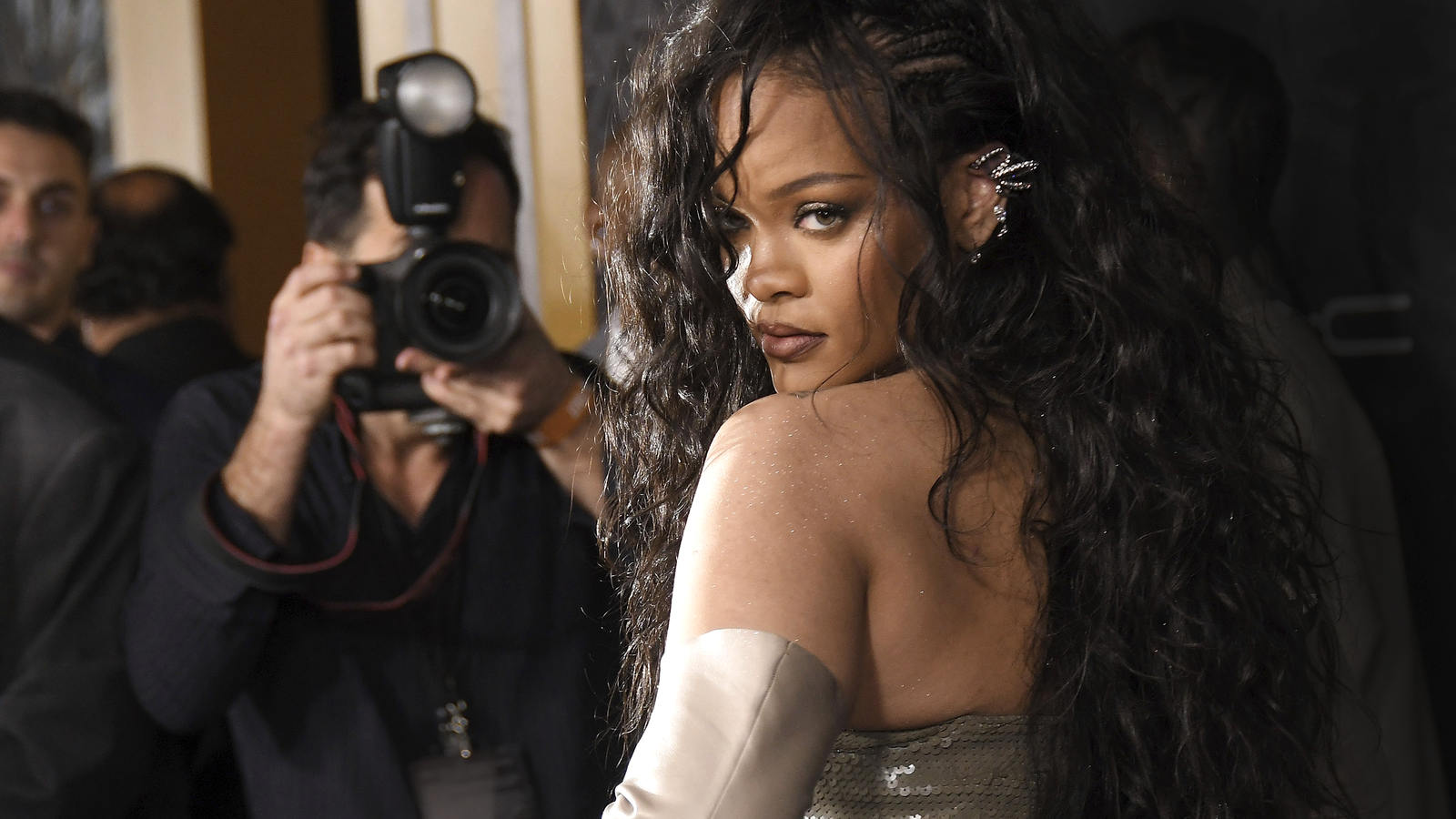 Rihanna tells paparazzi that new music is coming soon soon soon