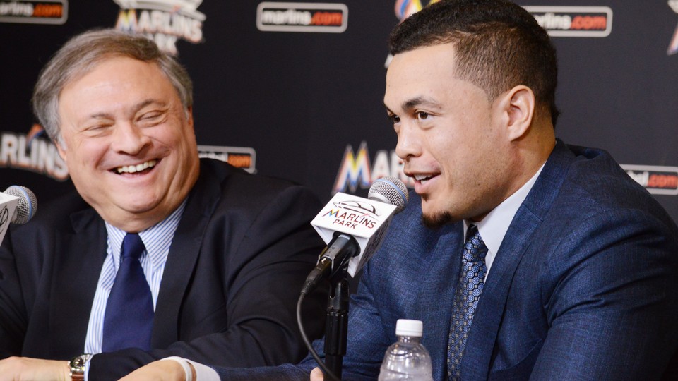 Giancarlo Stanton takes $325 million contract to play for Miami Marlins