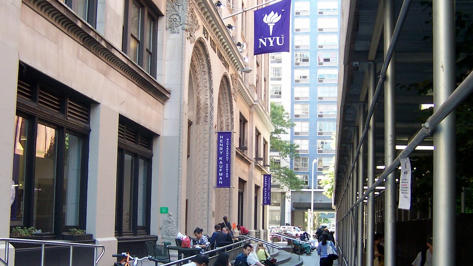 Some of the Country's Wealthiest Colleges—Including NYU, USC, and BU—Saddle  the Poorest Students With Thousands in Debt - The Atlantic