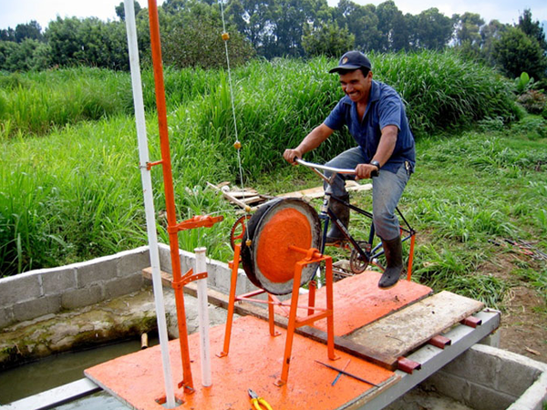 The Electricity-Generating Bicycle Desk That Would Power the World ...