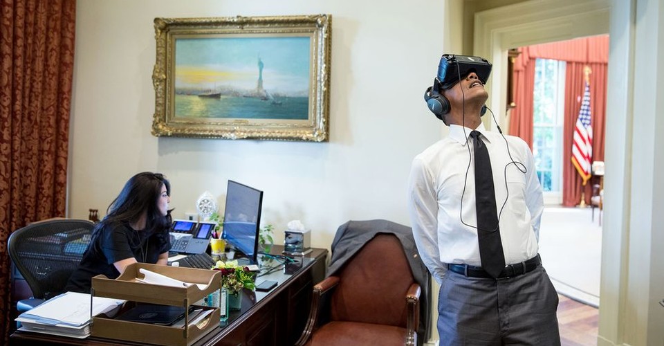 This Wild Picture Of Obama Wearing A Vr Headset Explains