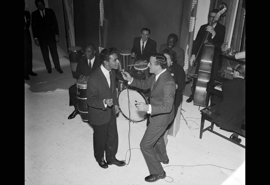 Singers Johnny Mathis and Tony Bennett perform in a music studio.