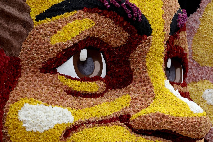 A huge sculpture of a face made out of flowers