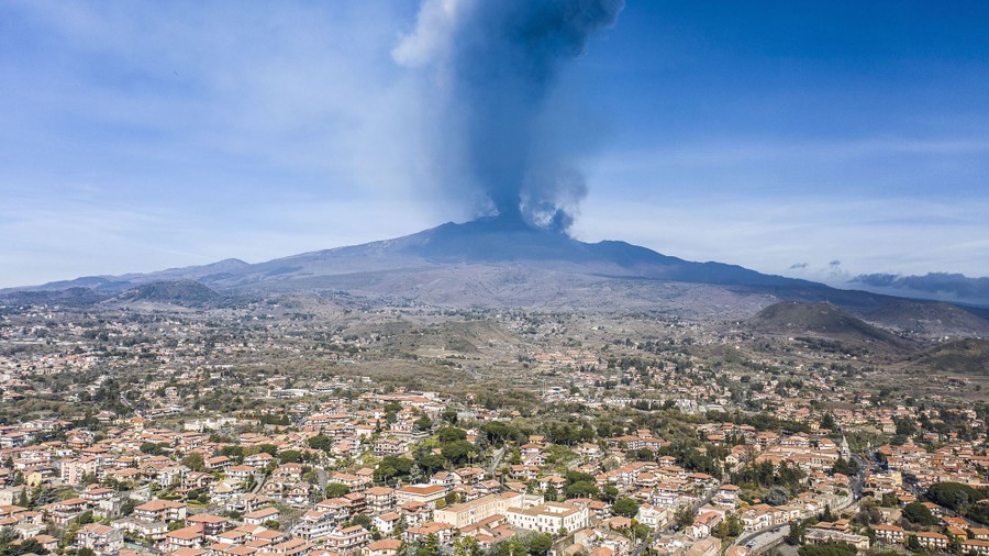 mount etna erupting