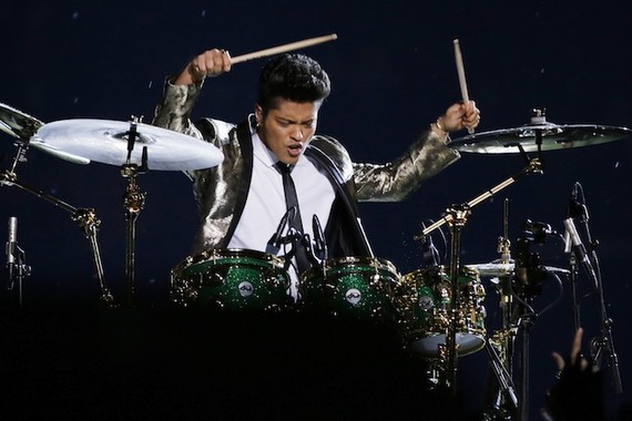 Super Bowl 2014 halftime show: Bruno Mars, Red Hot Chili Peppers deliver  solid show 