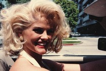 A profile shot of Anna Nicole Smith, driving a car.