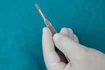 An image of a surgeon's scalpel.