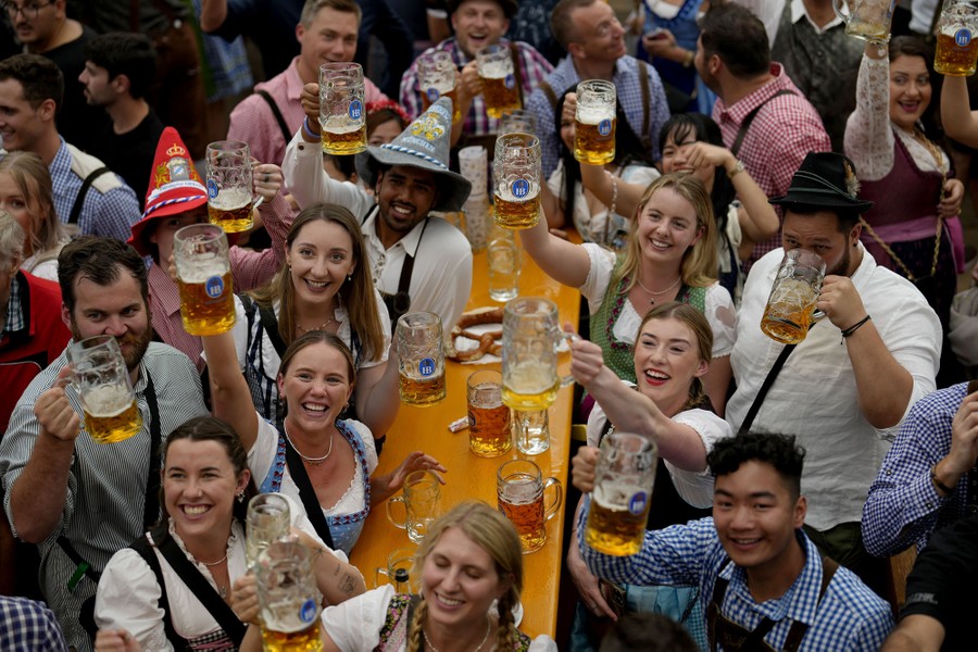 Oktoberfest 2023: Scenes From the Opening Weekend - The Atlantic