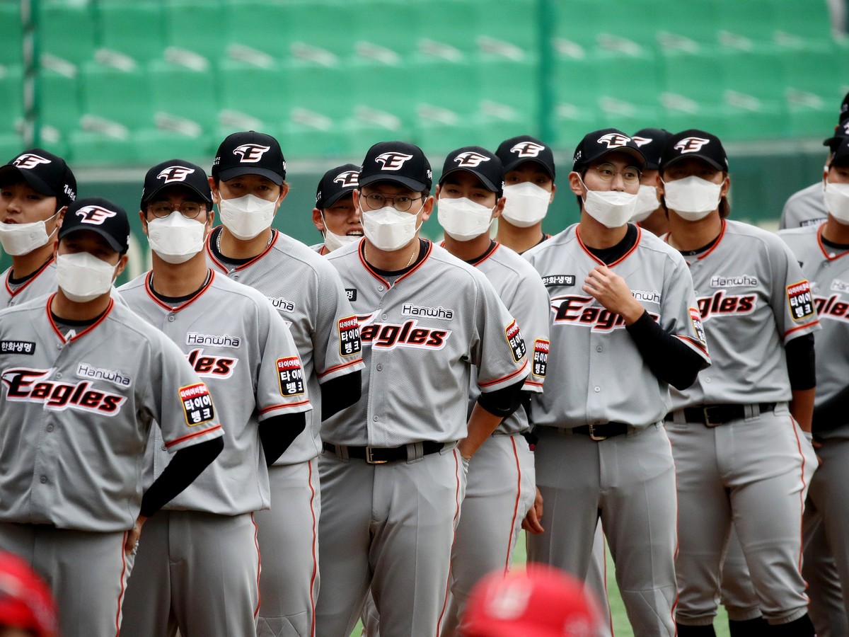 The Surreality of Watching Korean Baseball Now - The Atlantic