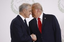 Donald Trump shakes hands with Norway's prime minister