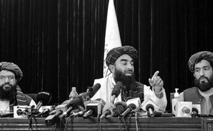 Taliban spokesman Zabihullah Mujahid addresses a news conference in Kabul.