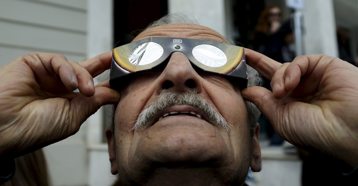 Eugene teenagers take advantage of eclipse glasses demand