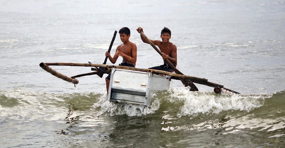 Filipino Fishermen Improvise Refrigerator Boats The Atlantic