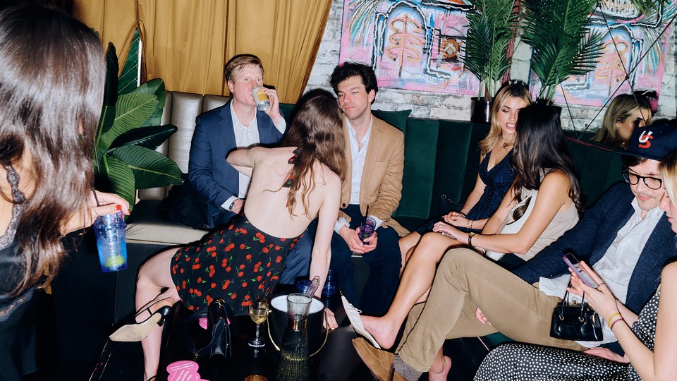 برخی از دختران MAGA فقط می‌خواهند خوش بگذرانند