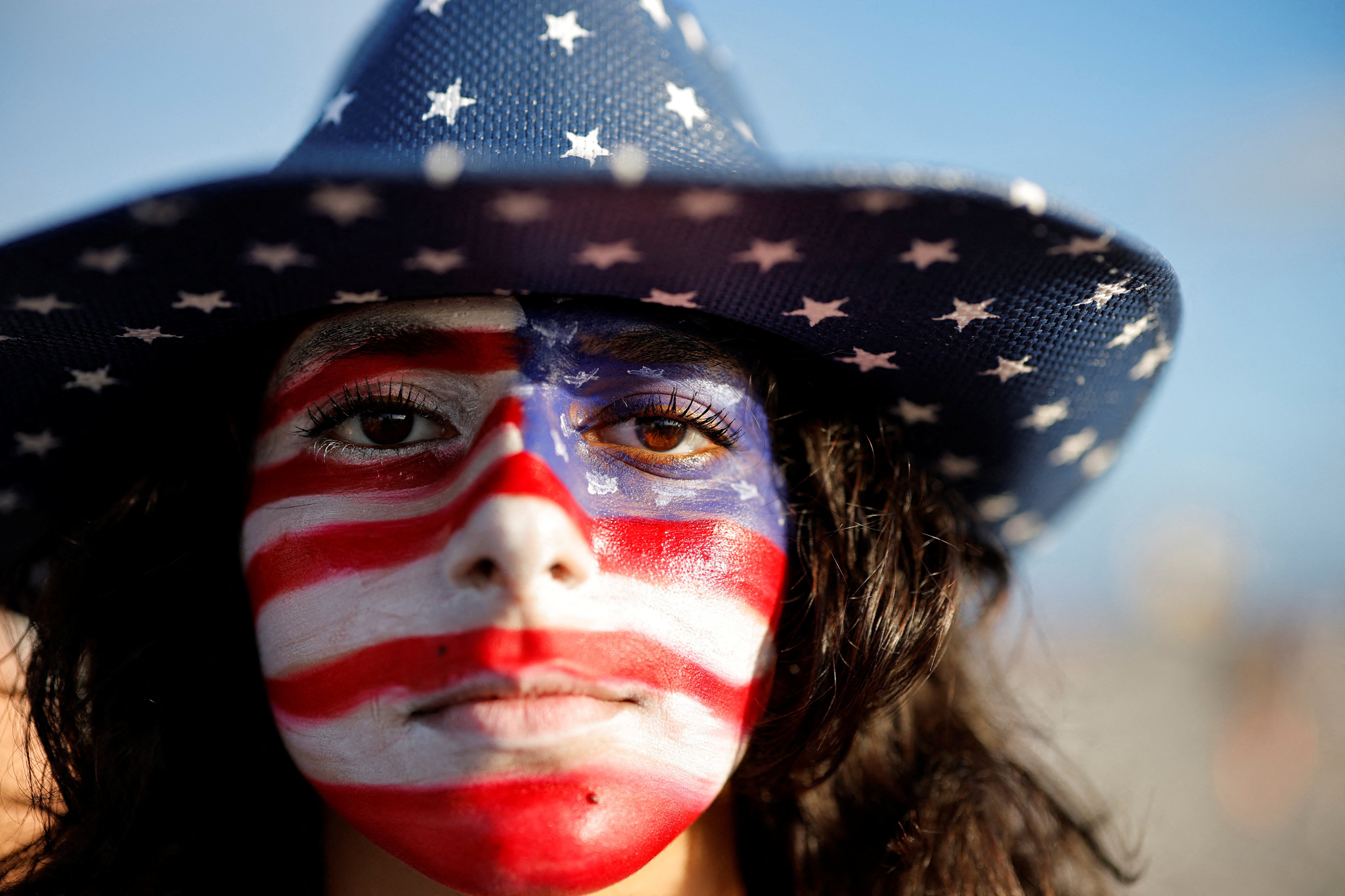 Photos of the Week: Rabbit Beach, Puffin Census, Wild Horses