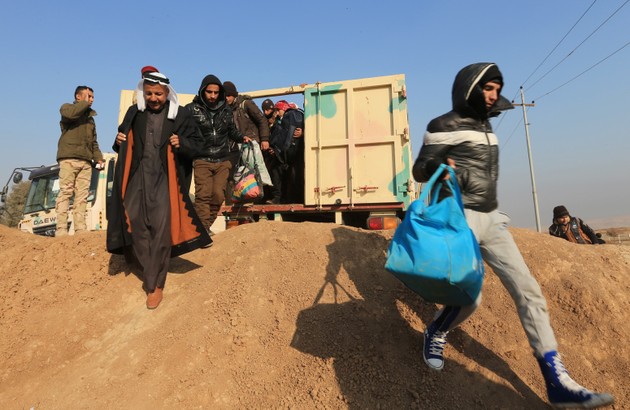 Displaced Iraqis who fled from ISIS militants in the Tel Keyf area (Rebecca Cook / Reuters)