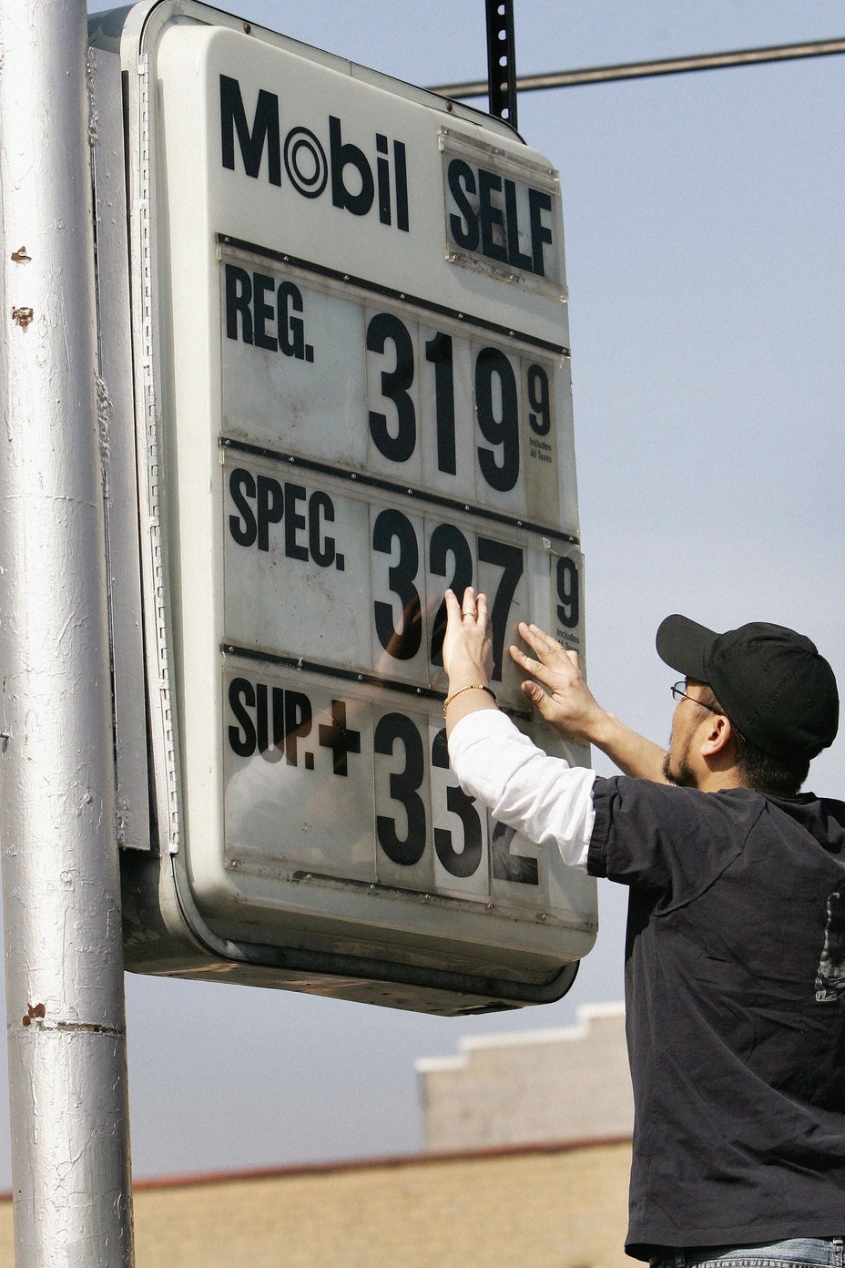 2026_04_11_The Romance of the Gas-Station Sign_9.jpg