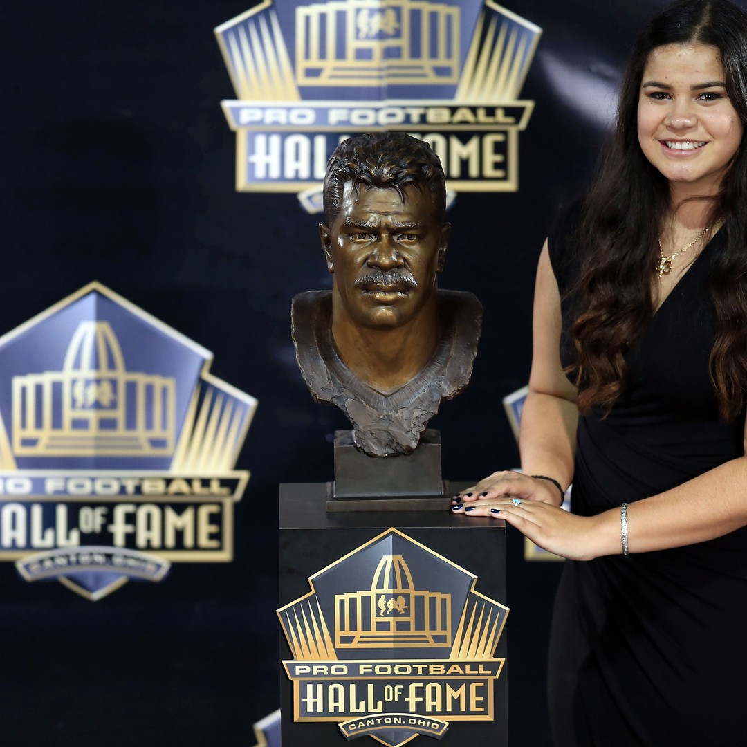Junior Seau Inducted in Pro Football Hall of Fame Amid Controversy - The  Atlantic